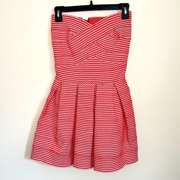 Gracia Dresses & Skirts - NWT GRACIA STRAPLESS BANDEAU FIT AND FLARE MINI DRESS| SIZE MEDIUM| RED & WHITE